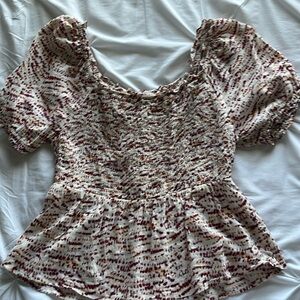 old navy fitted and flowy top, cream and burgundy, medium